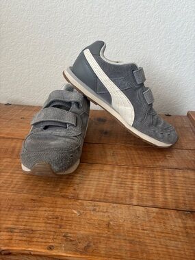 Puma Kids 3.5C Wide Grey Cream Sneakers Velcro Closure